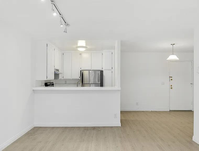 11645 Montana Ave #108 - Photo 3 of 10