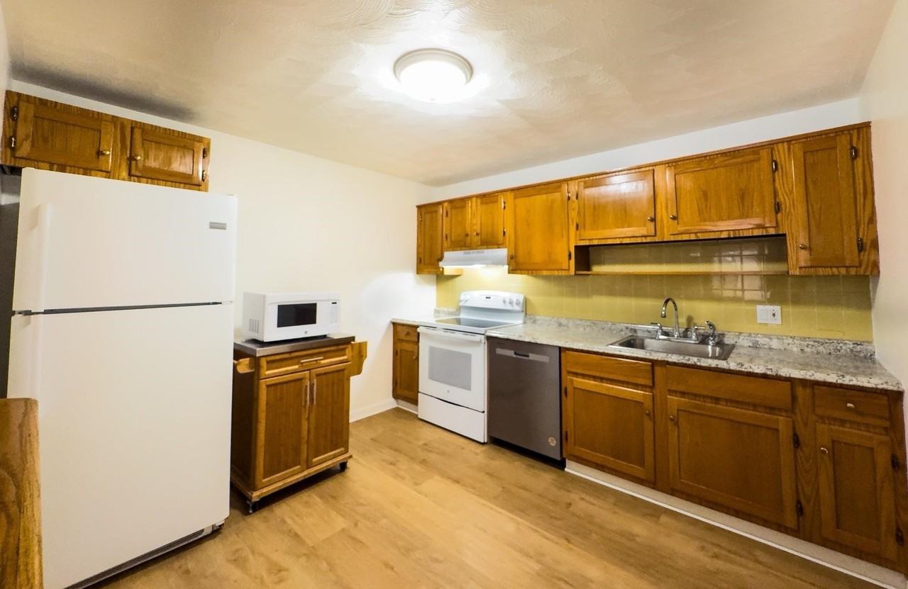 13 Silvestri Cir #23 - Photo 2 of 13