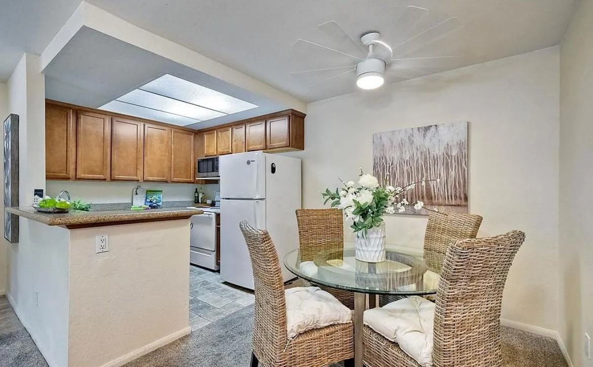 432 Edgehill Ln - Photo 7 of 23