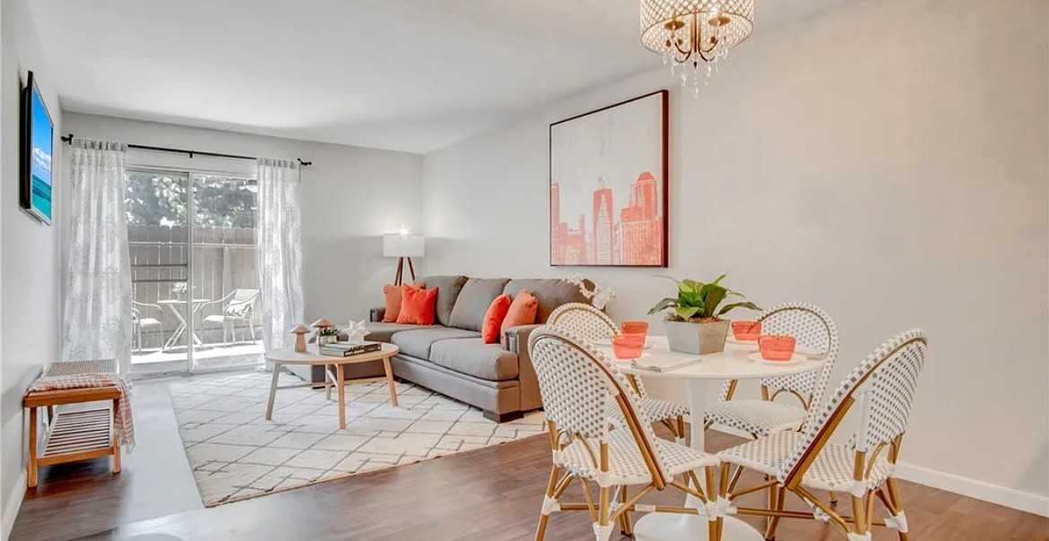 278 N Wilshire Ave - Photo 2 of 18