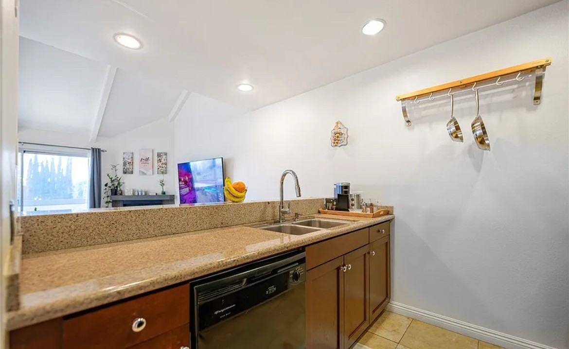 20253 Keswick St - Photo 5 of 15