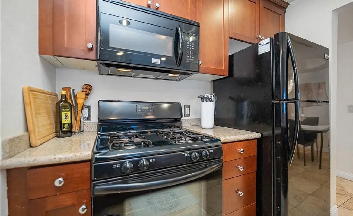 20253 Keswick St - Photo 6 of 15