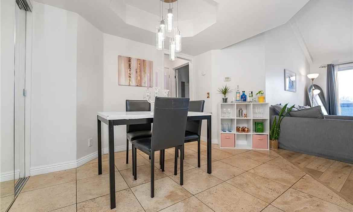 20253 Keswick St - Photo 7 of 15