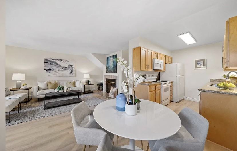 10 Bayside Ct - Photo 6 of 16