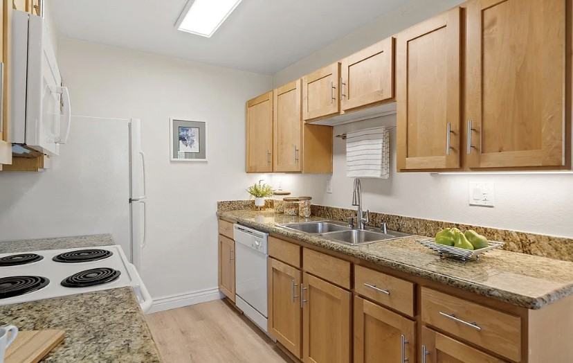 10 Bayside Ct - Photo 7 of 16