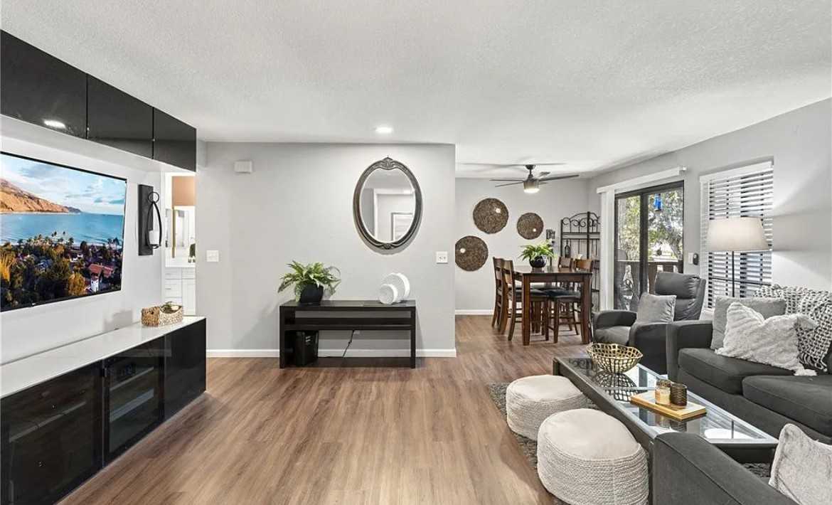 13933 Spring Water Ct - Photo 2 of 16