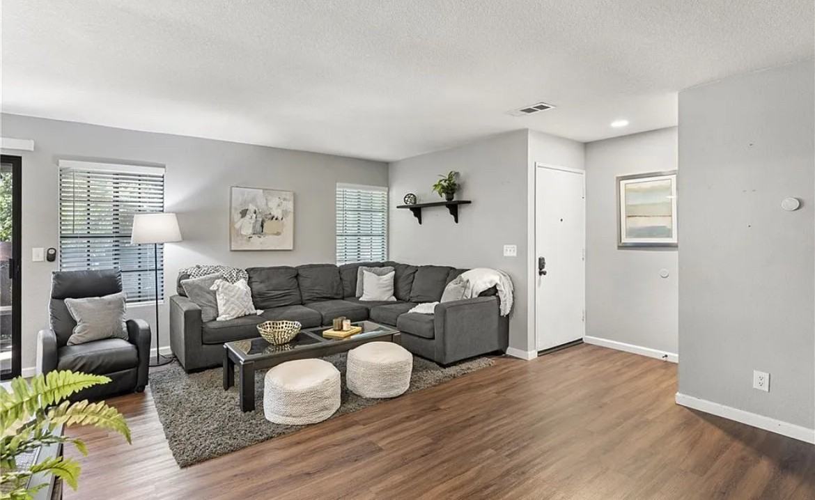 13933 Spring Water Ct - Photo 3 of 16