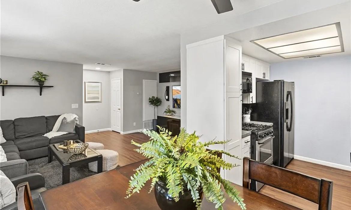 13933 Spring Water Ct - Photo 6 of 16