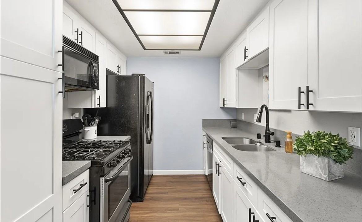 13933 Spring Water Ct - Photo 7 of 16