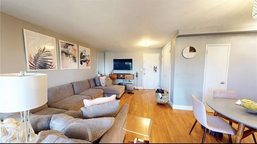 1019 Van Siclen Ave - Photo 4 of 16