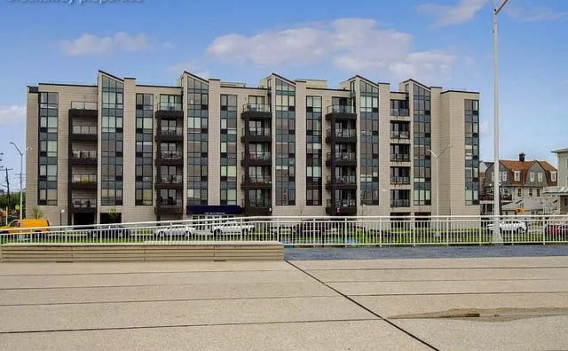 9116 Shore Front Pkwy - Photo 2 of 15