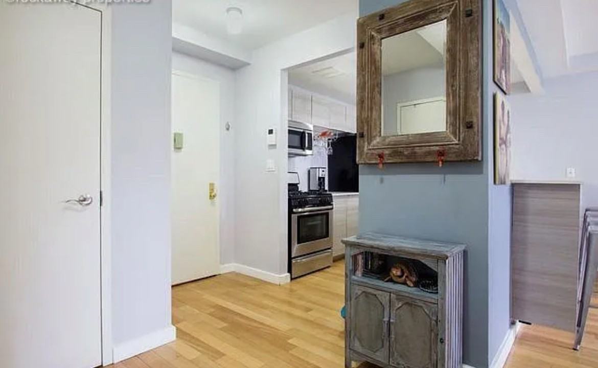 9116 Shore Front Pkwy - Photo 4 of 15