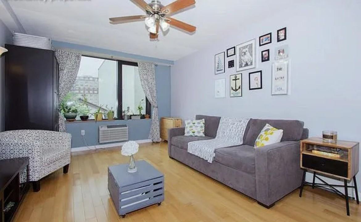 9116 Shore Front Pkwy - Photo 6 of 15