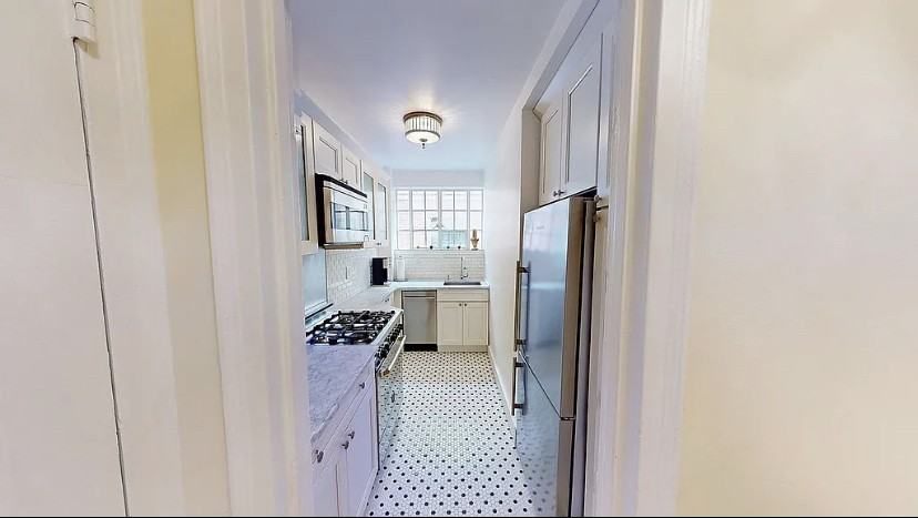 325 E 41St St - Photo 5 of 14