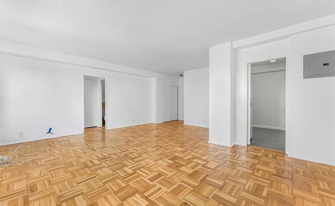 9 Fordham Hill Oval - Photo 4 of 14