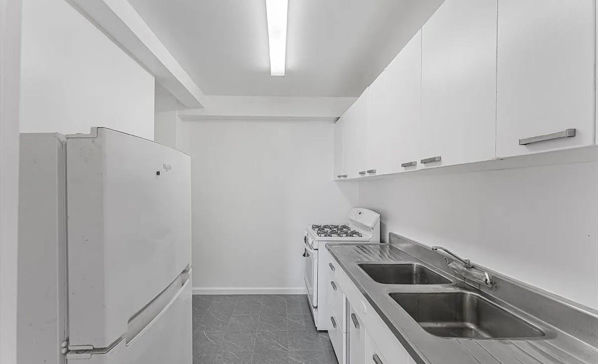 9 Fordham Hill Oval - Photo 5 of 14