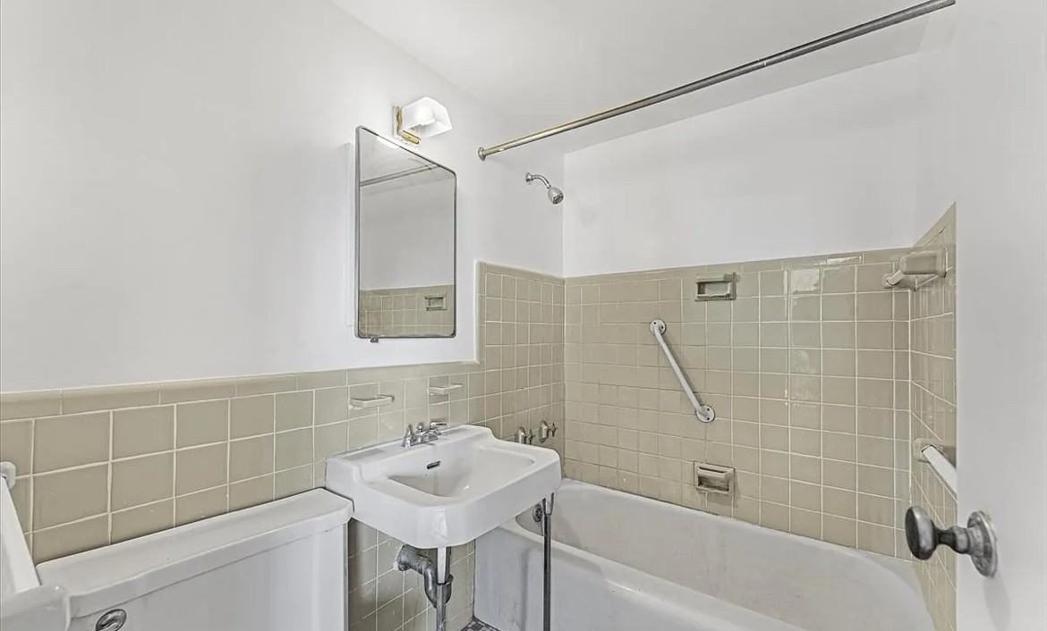 9 Fordham Hill Oval - Photo 6 of 14