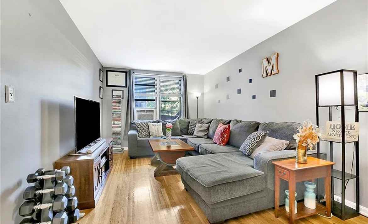 7259 Shore Rd - Photo 5 of 16