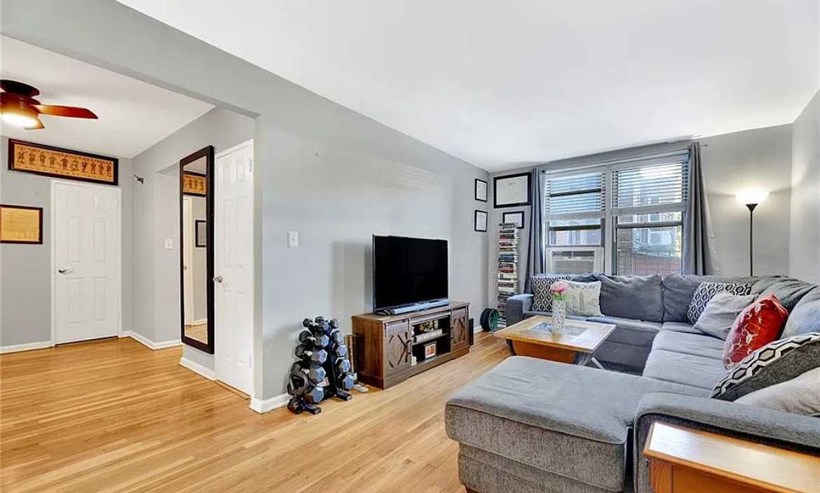 7259 Shore Rd - Photo 6 of 16