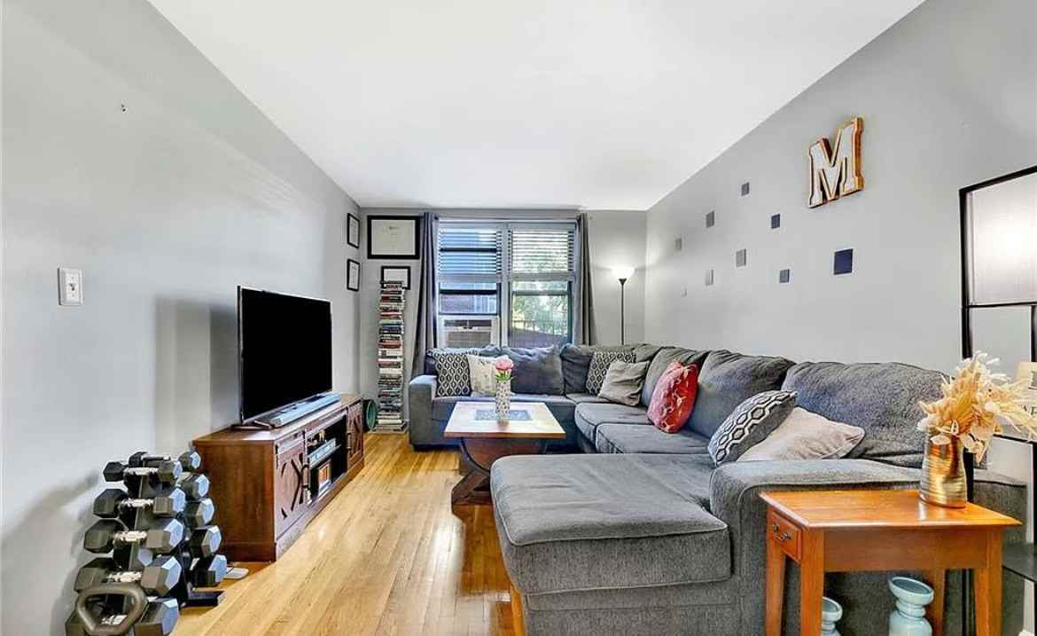 7259 Shore Rd - Photo 7 of 16