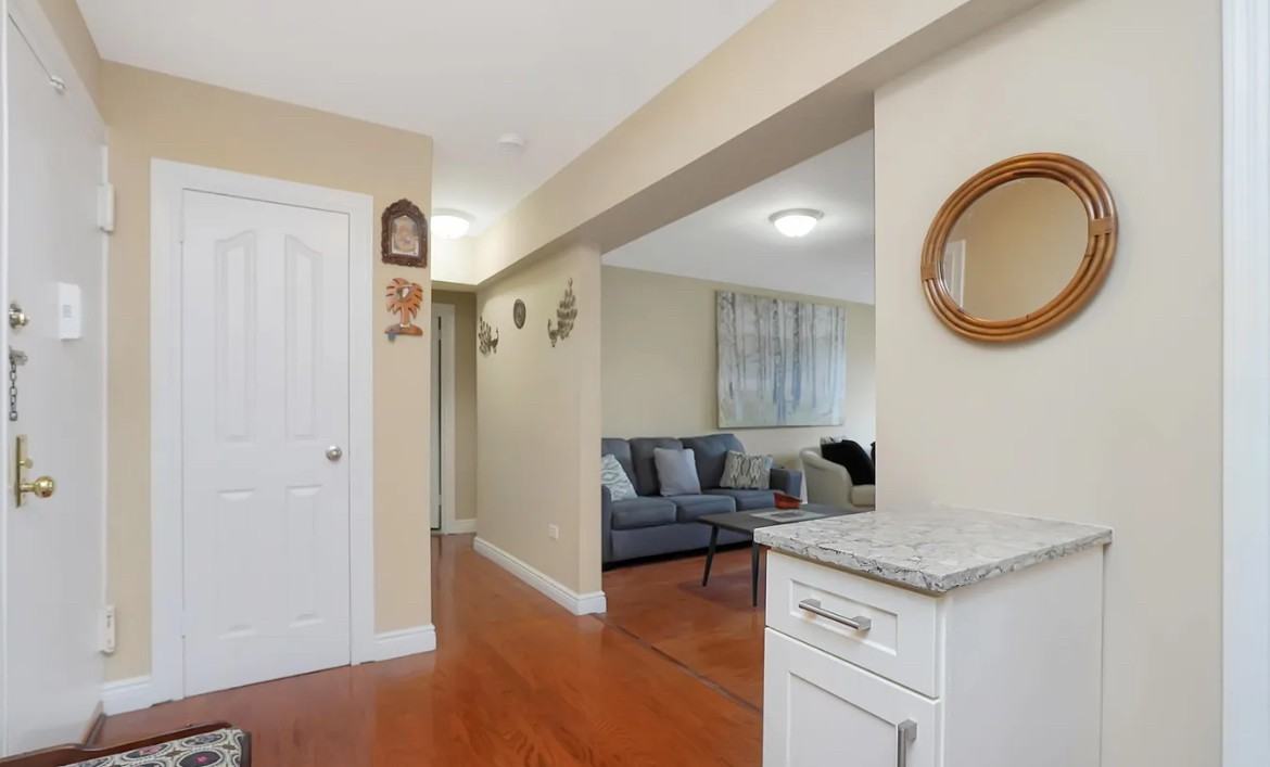 830 Howard Ave - Photo 5 of 14