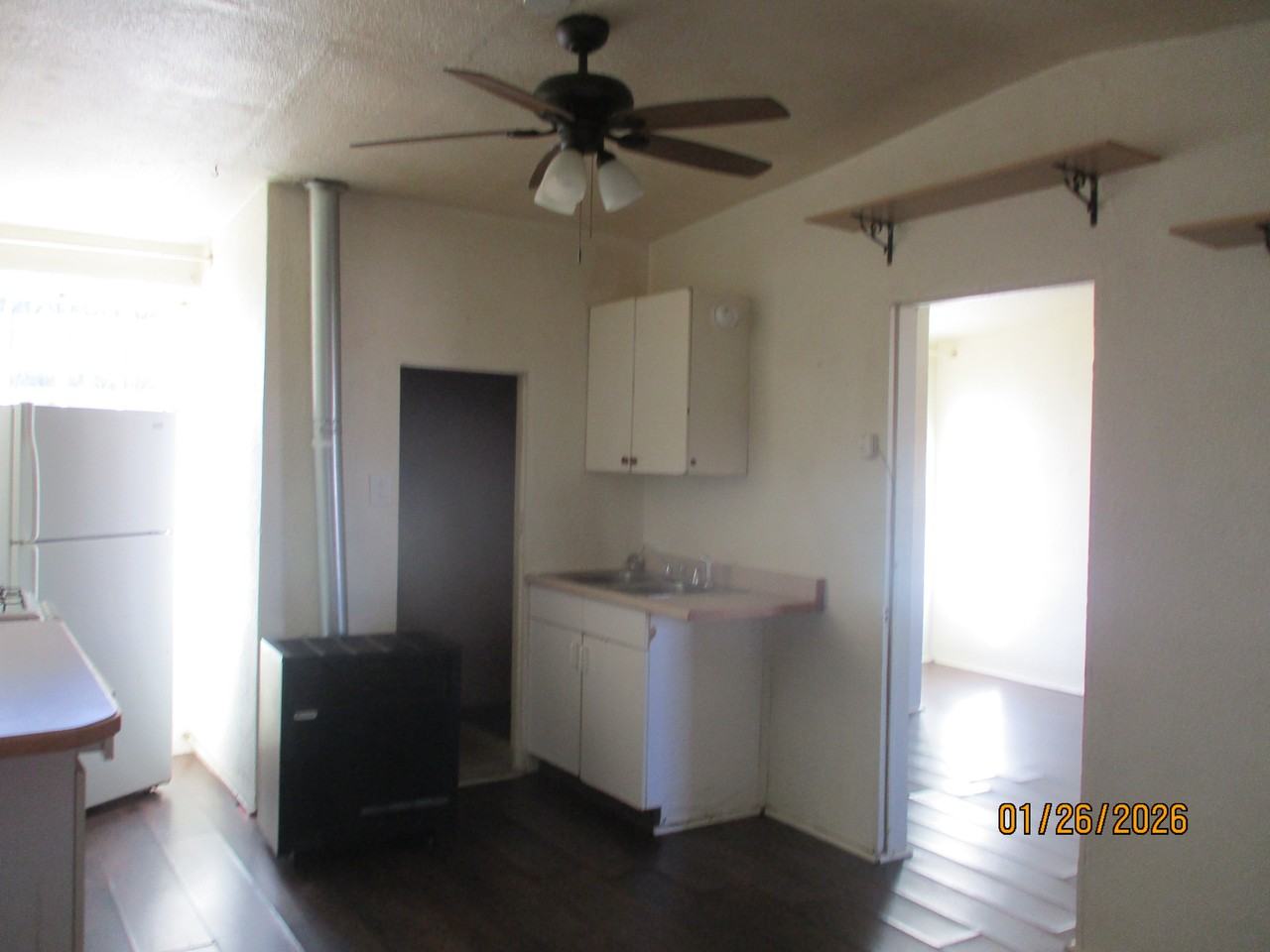 1528 Elm Ave #4 - Photo 3 of 5