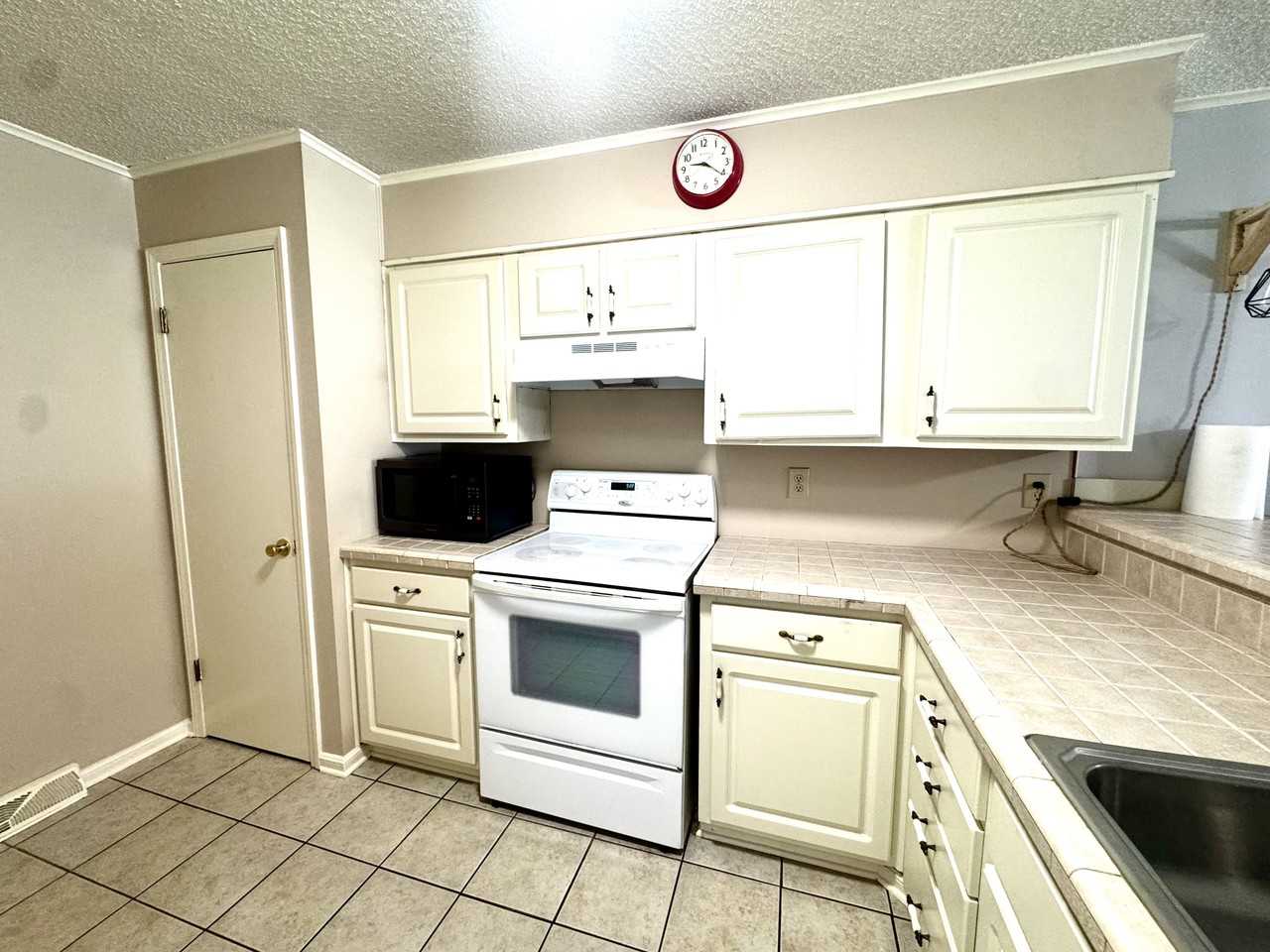 4320 Kingsport Rd #A1 - Photo 5 of 21