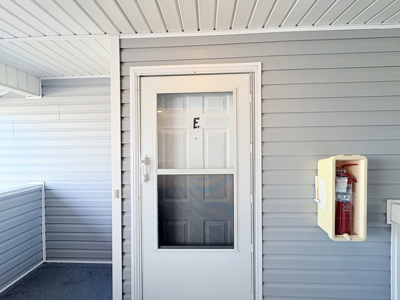 2258 Huntingdon Dr - Photo 2 of 20