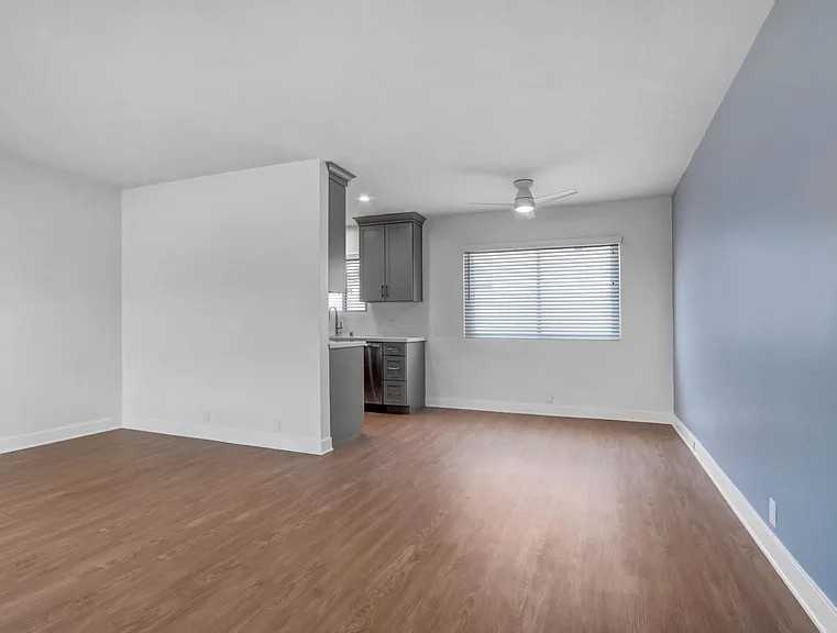 117 Strand St #8 - Photo 5 of 11