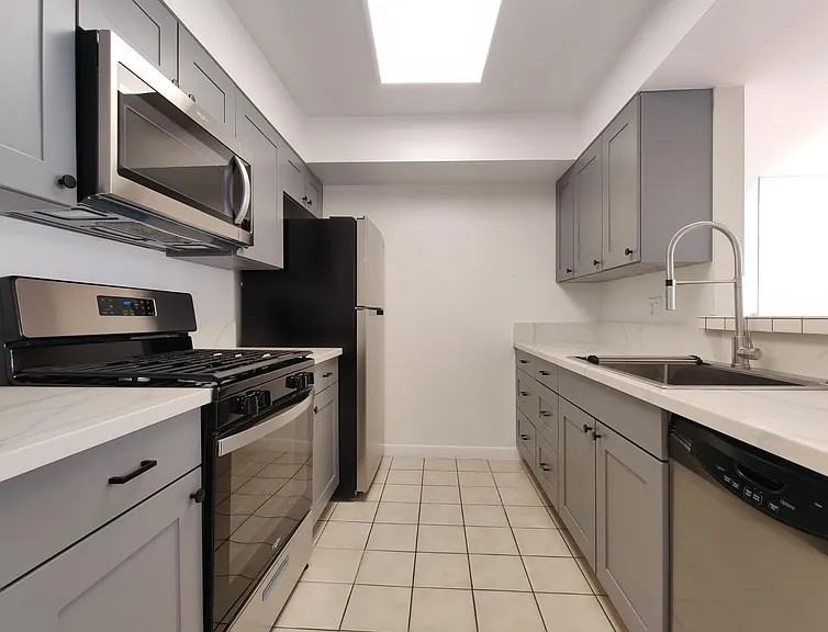 1118 Valencia St #319 - Photo 5 of 16