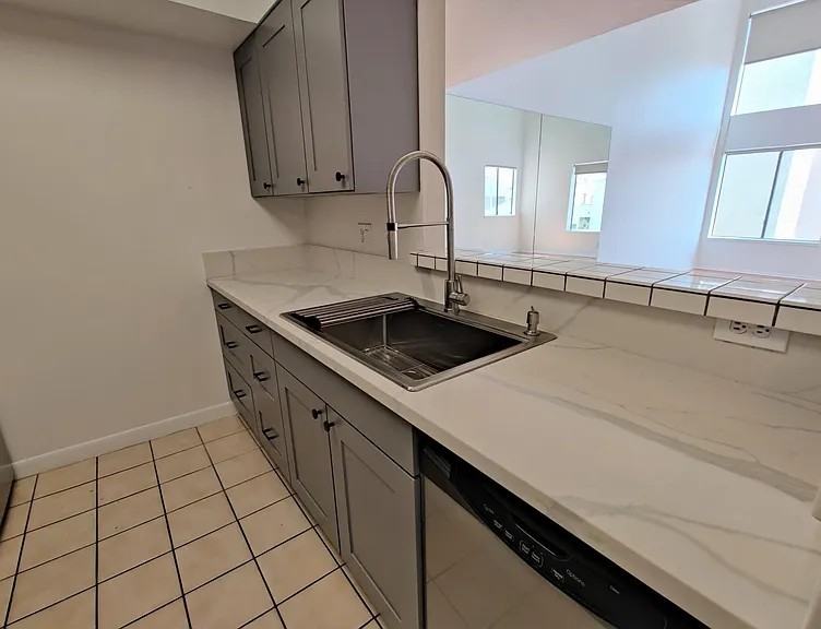 1118 Valencia St #319 - Photo 7 of 16