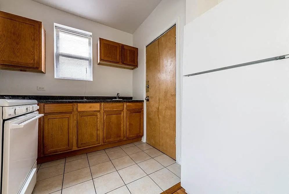 5952 W Superior St #2G - Photo 4 of 11