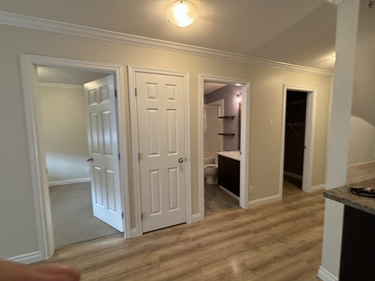 5454 198 St - Photo 6 of 20