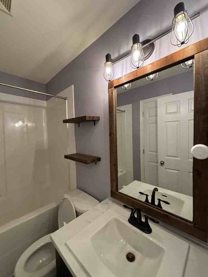 5454 198 St - Photo 7 of 20