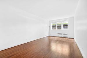 featured image of 855 E 7th St #1G