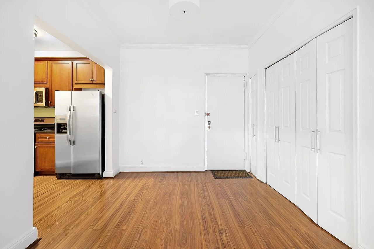 855 E 7th St #1G - Photo 2 of 7