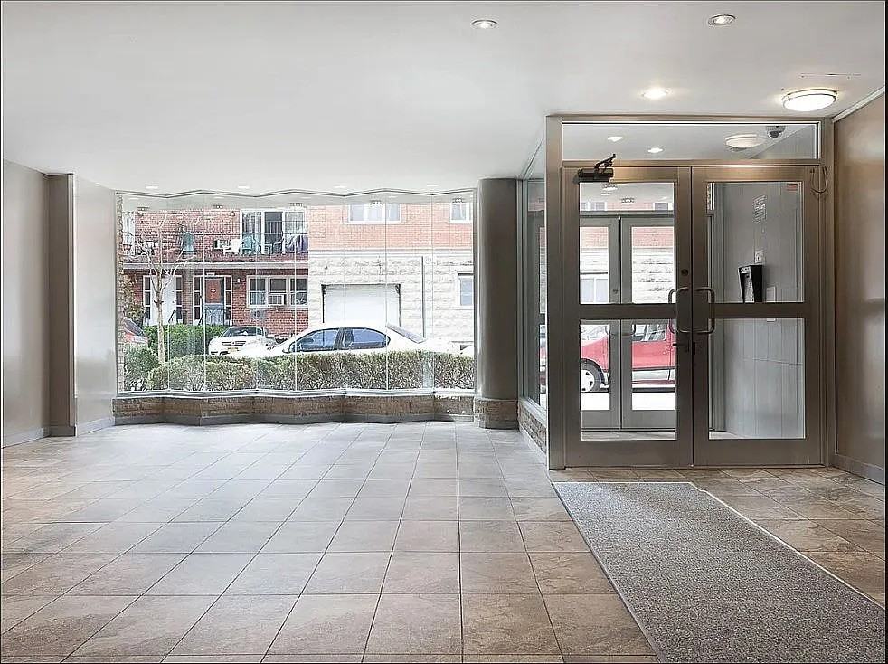 855 E 7th St #1G - Photo 4 of 7