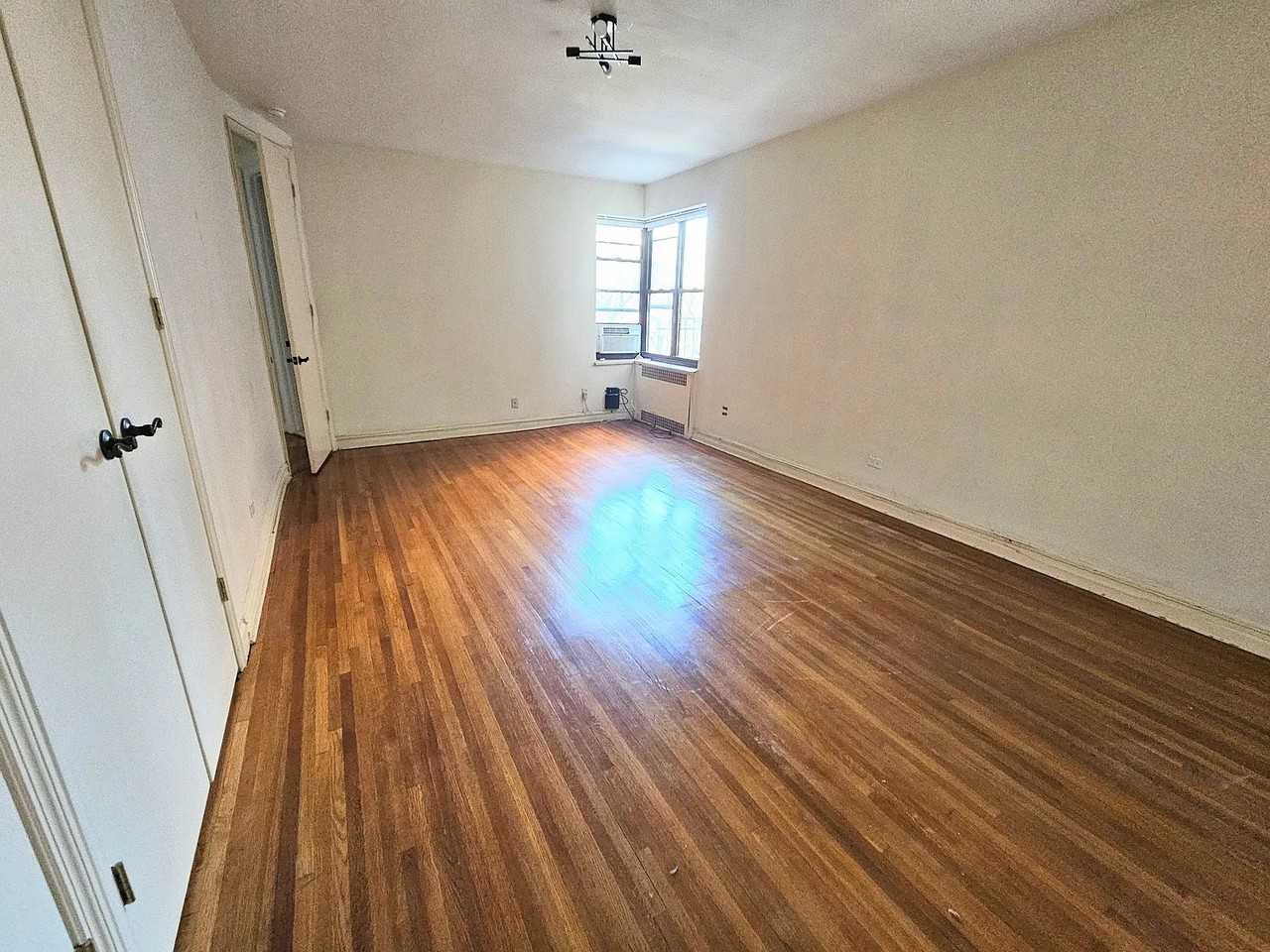 1171 Ocean Pkwy #3E - Photo 2 of 9