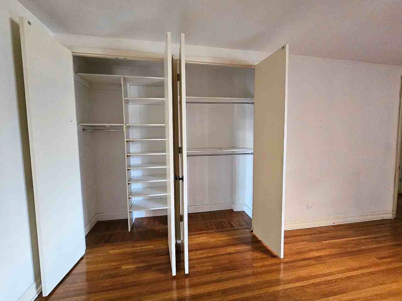 1171 Ocean Pkwy #3E - Photo 3 of 9