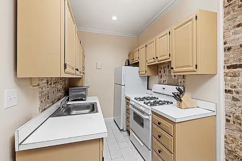 230 E 71st St #2A - Photo 5 of 8