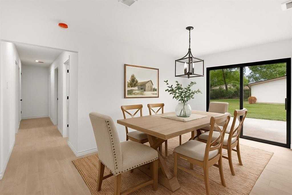 103 N Summit St - Photo 4 of 34