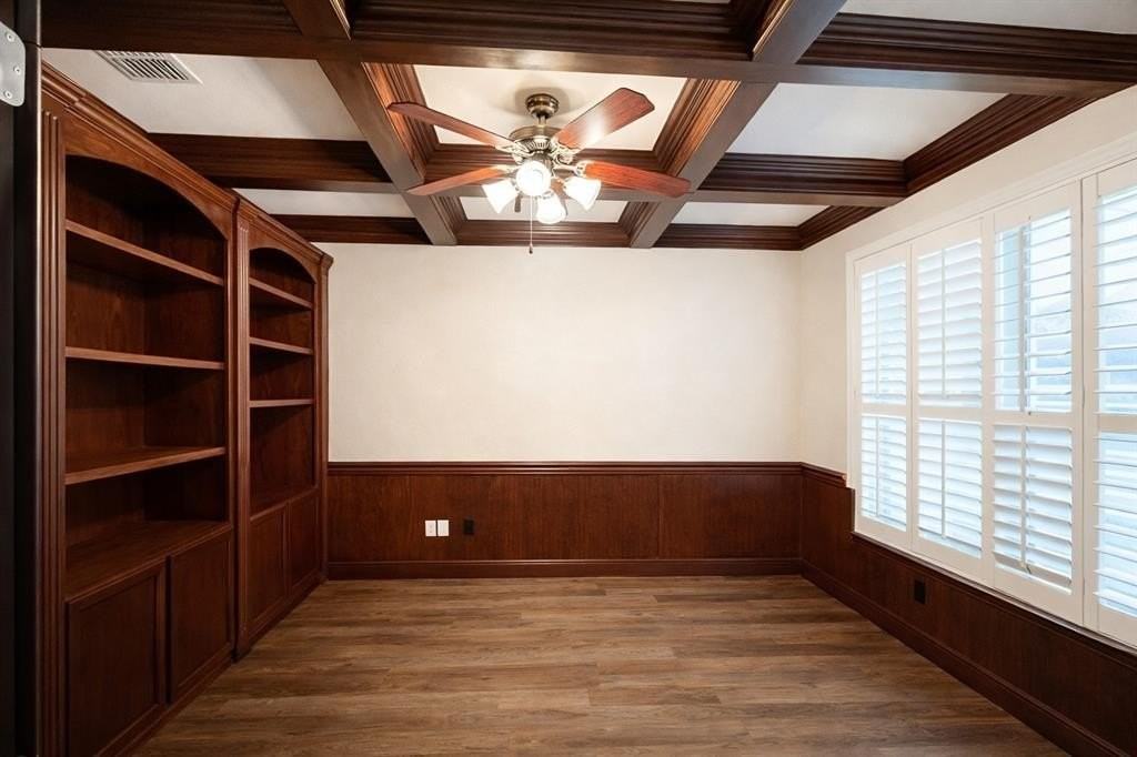 3884 Banner Dr - Photo 2 of 36