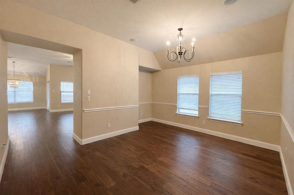 3884 Banner Dr - Photo 4 of 36