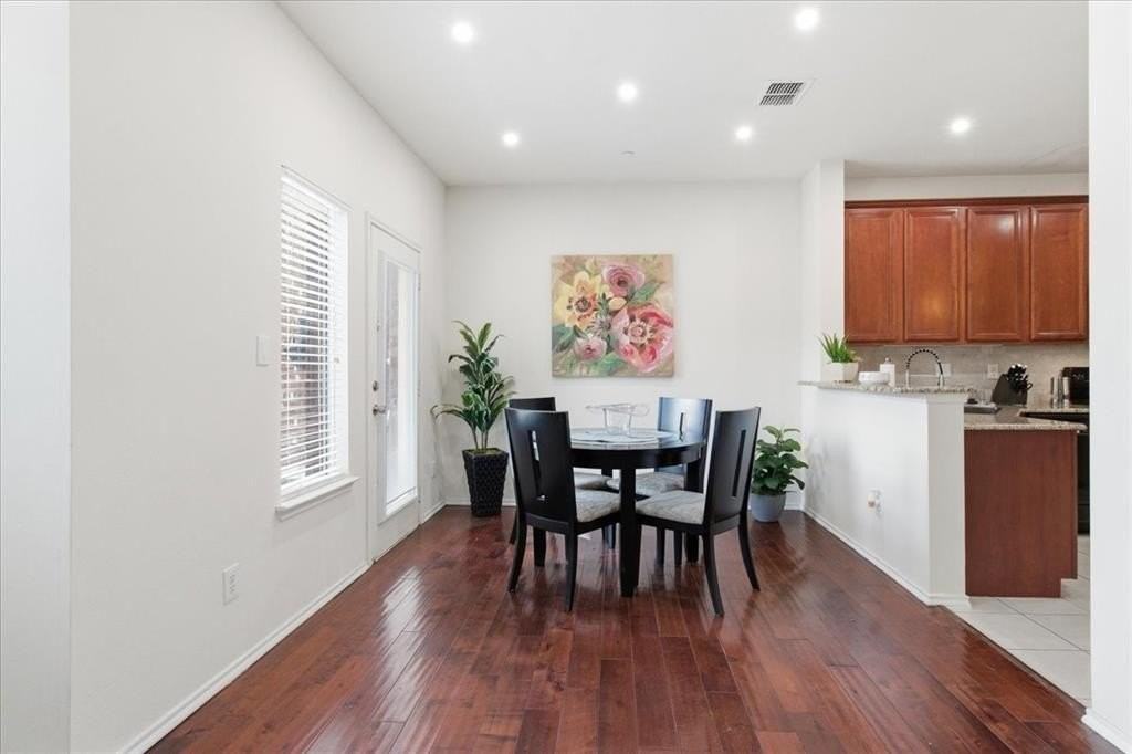 7237 Rembrandt Dr - Photo 6 of 21