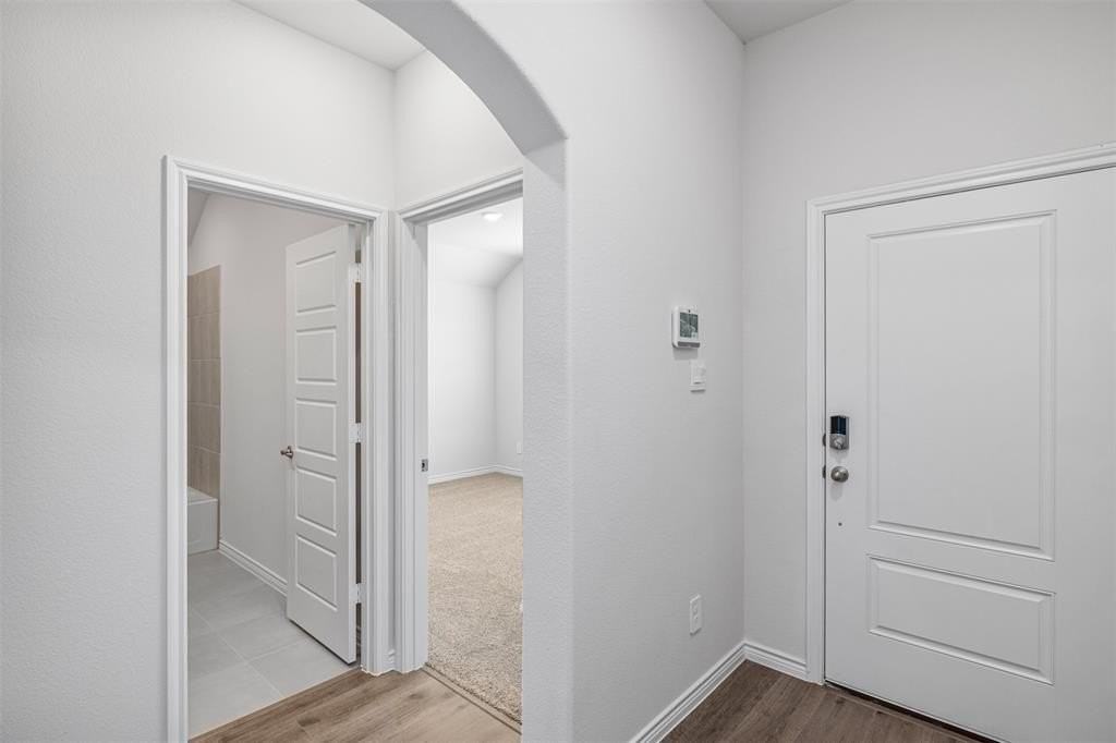 10305 Rambling Brooks Ln - Photo 4 of 28