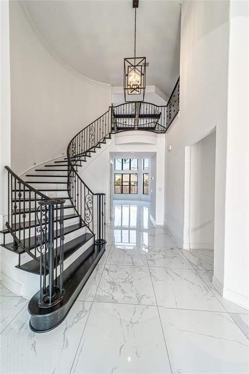 805 Thomas Dr - Photo 2 of 36