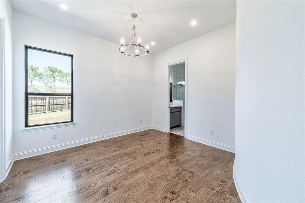 805 Thomas Dr - Photo 6 of 36