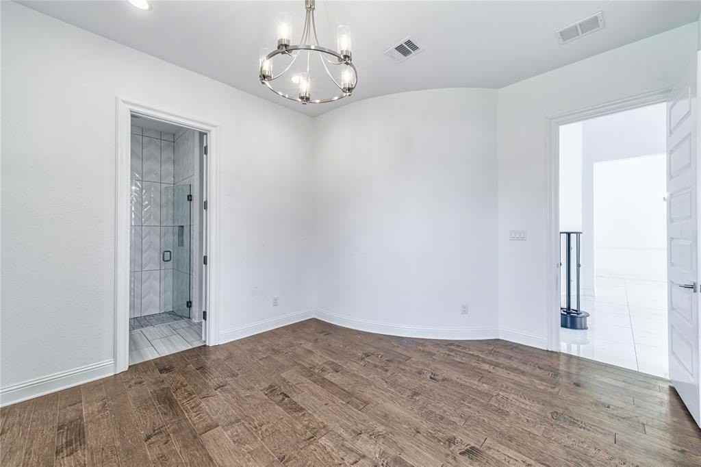 805 Thomas Dr - Photo 7 of 36