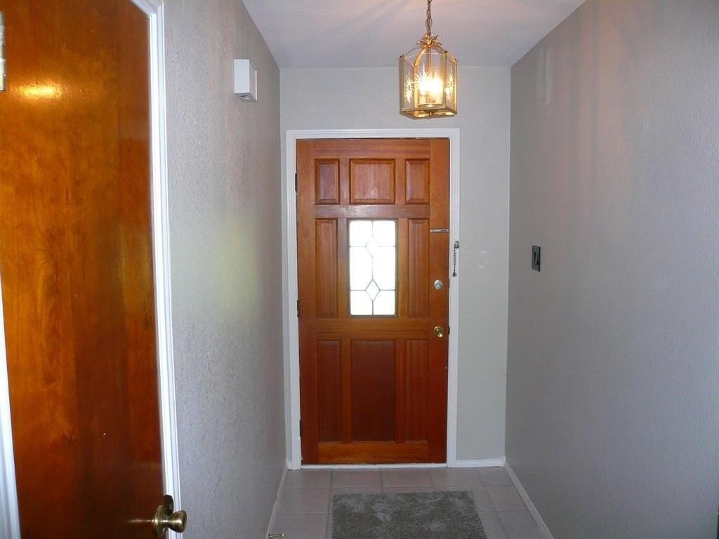 3920 Woodruff Ct - Photo 2 of 40