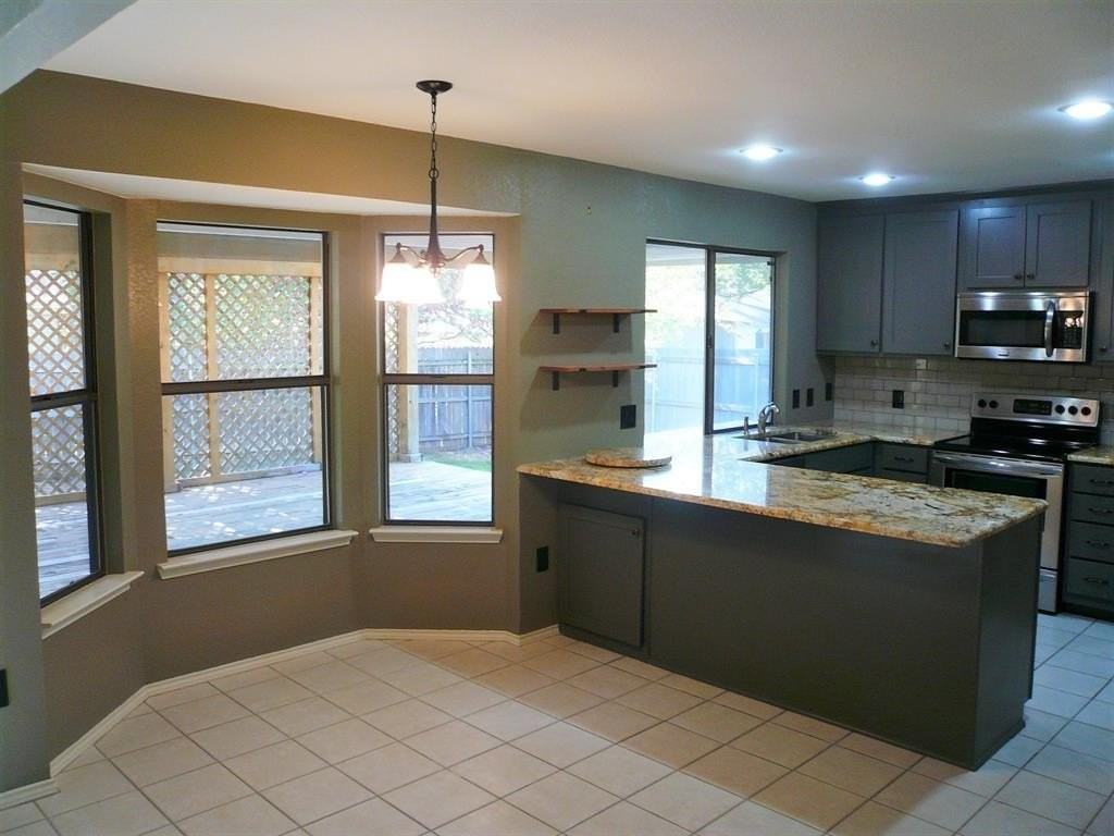 3920 Woodruff Ct - Photo 7 of 38